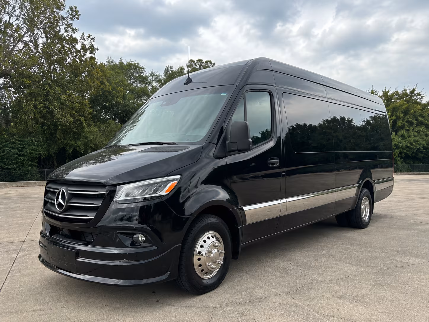 clarksville 15 passenger sprinter van