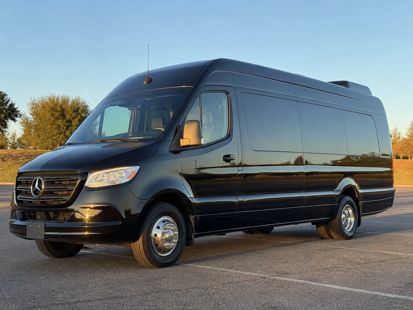 clarksville 8 passenger sprinter van
